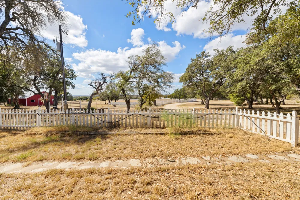 1151 Live Oak Trail Liberty Hill, TX 78642