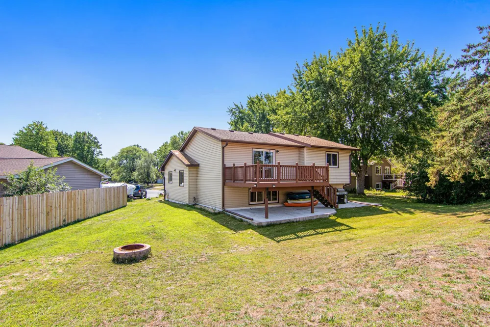 1916 84th Avenue Brooklyn Park, MN 55444