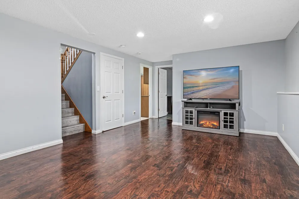 1916 84th Avenue Brooklyn Park, MN 55444