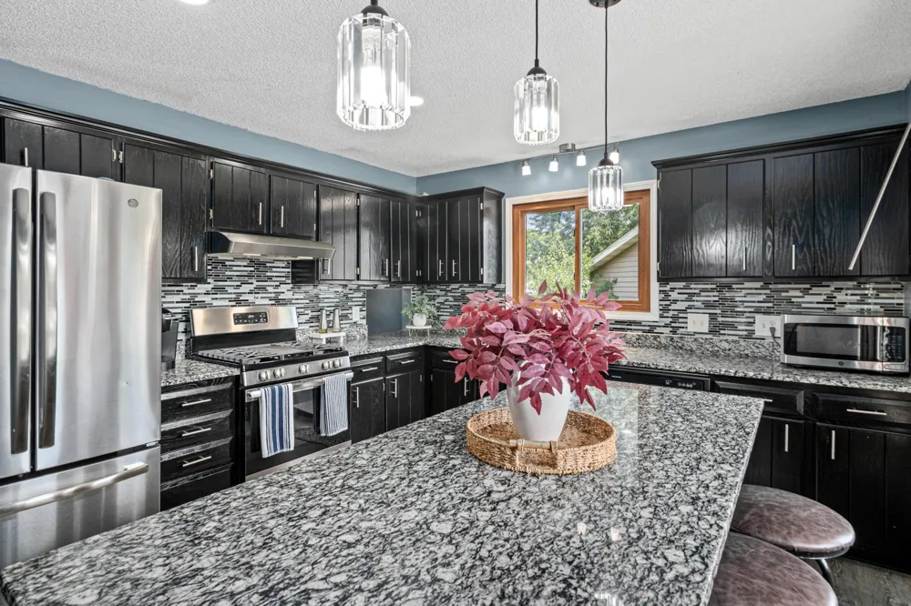 1916 84th Avenue Brooklyn Park, MN 55444