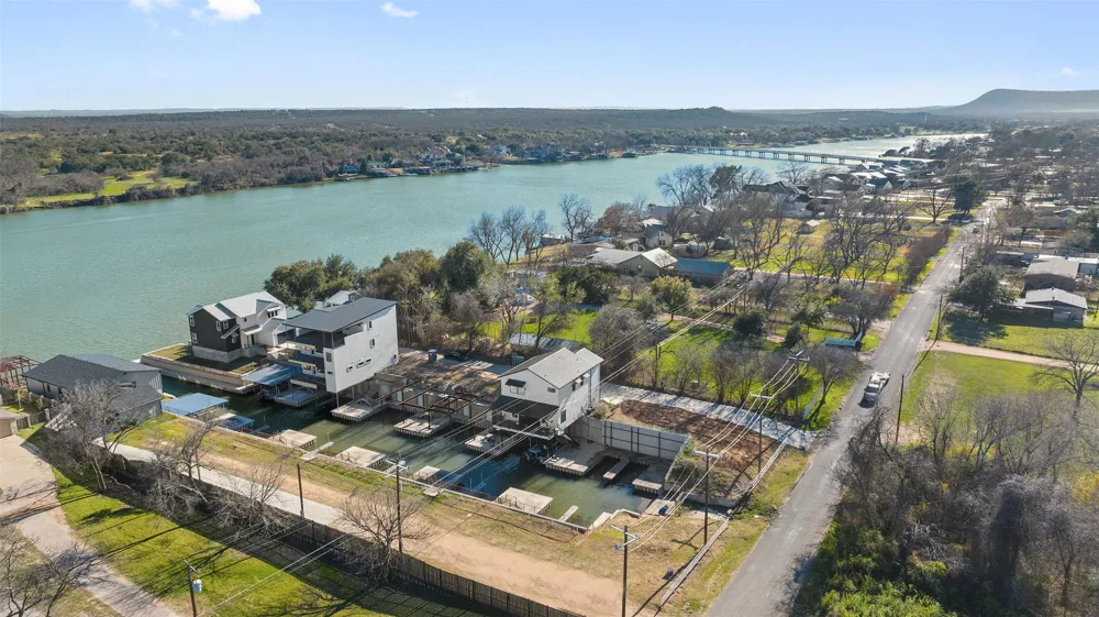 942 Euel Moore Drive Kingsland, TX 78639