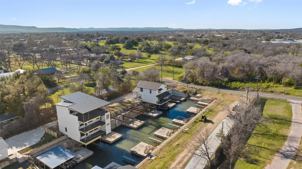 942 Euel Moore Drive Kingsland, TX 78639