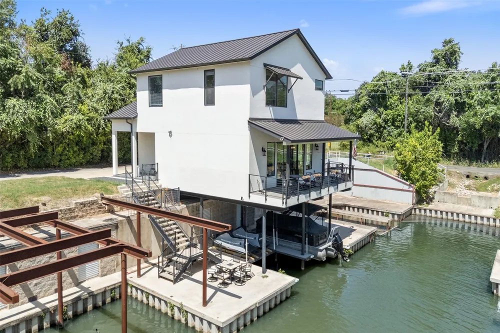 942 Euel Moore Drive Kingsland, TX 78639