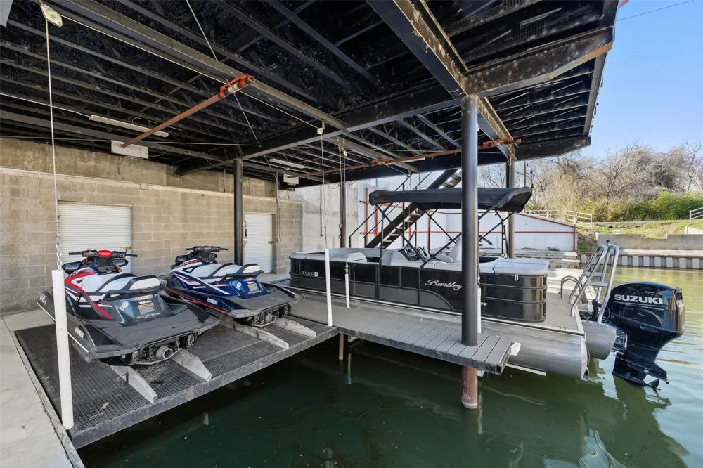 942 Euel Moore Drive Kingsland, TX 78639
