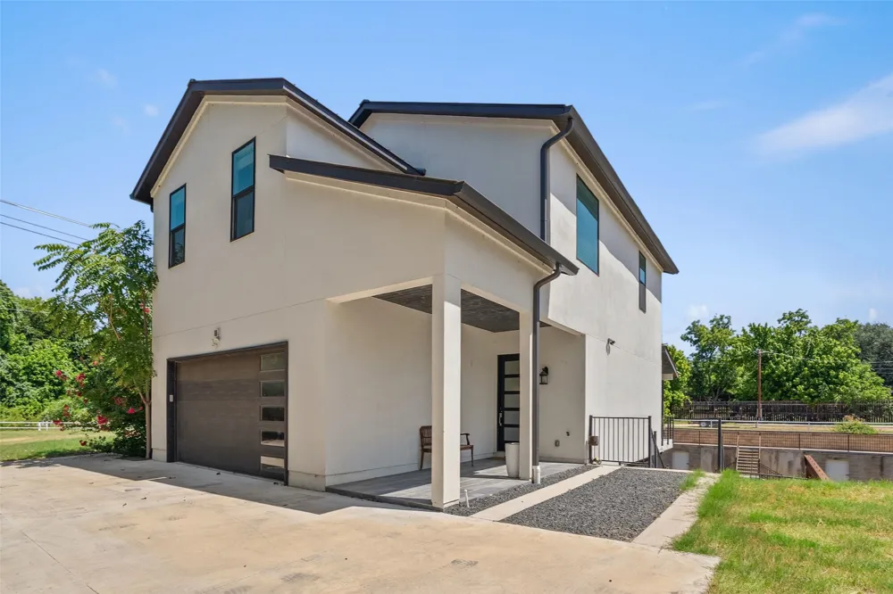 942 Euel Moore Drive Kingsland, TX 78639