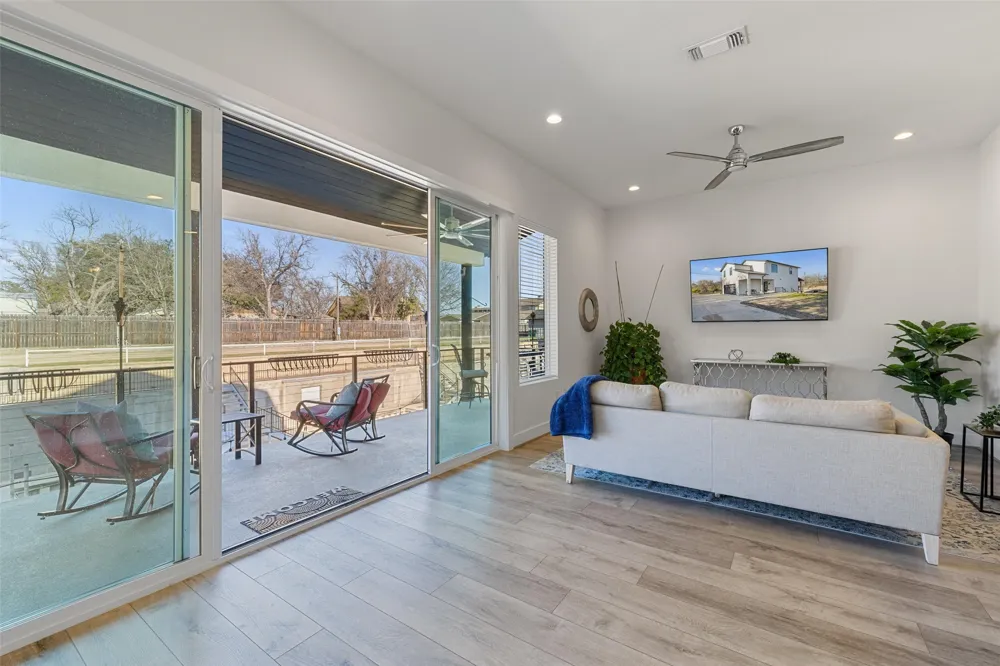 942 Euel Moore Drive Kingsland, TX 78639