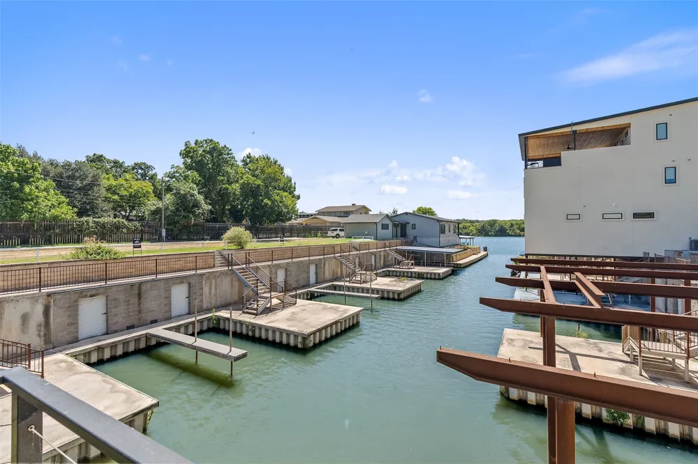 942 Euel Moore Drive Kingsland, TX 78639