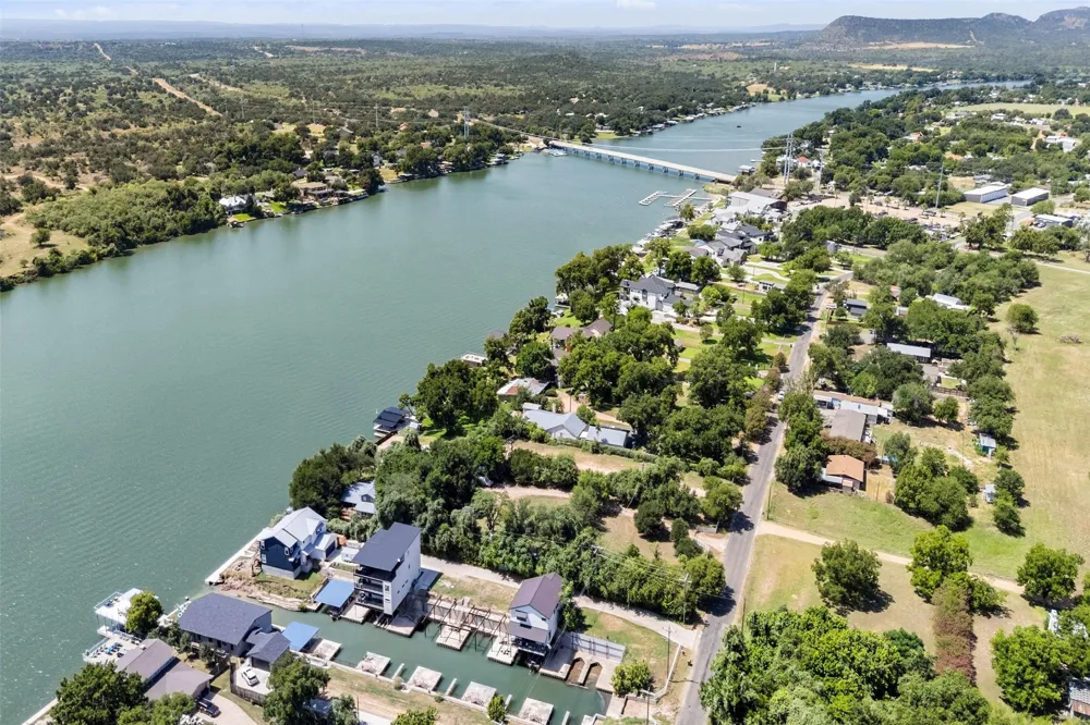 942 Euel Moore Drive Kingsland, TX 78639