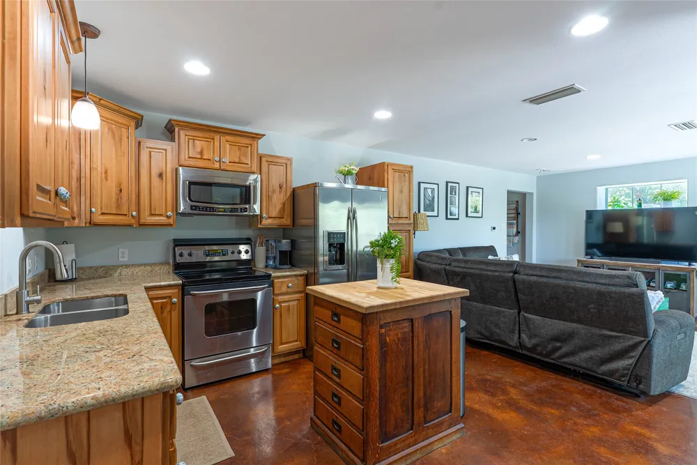 18202 W Reed Parks Road Jonestown, TX 78645