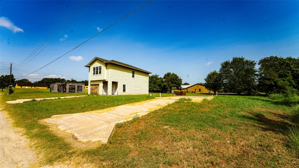 213 E 4th Street Rockdale, TX 76567
