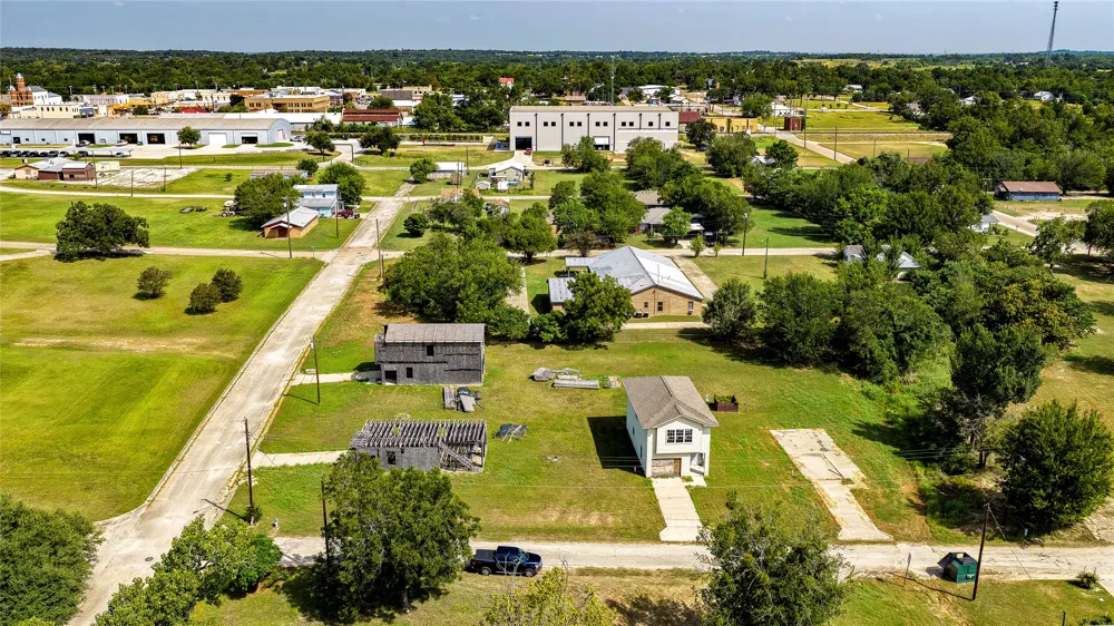 213 E 4th Street Rockdale, TX 76567