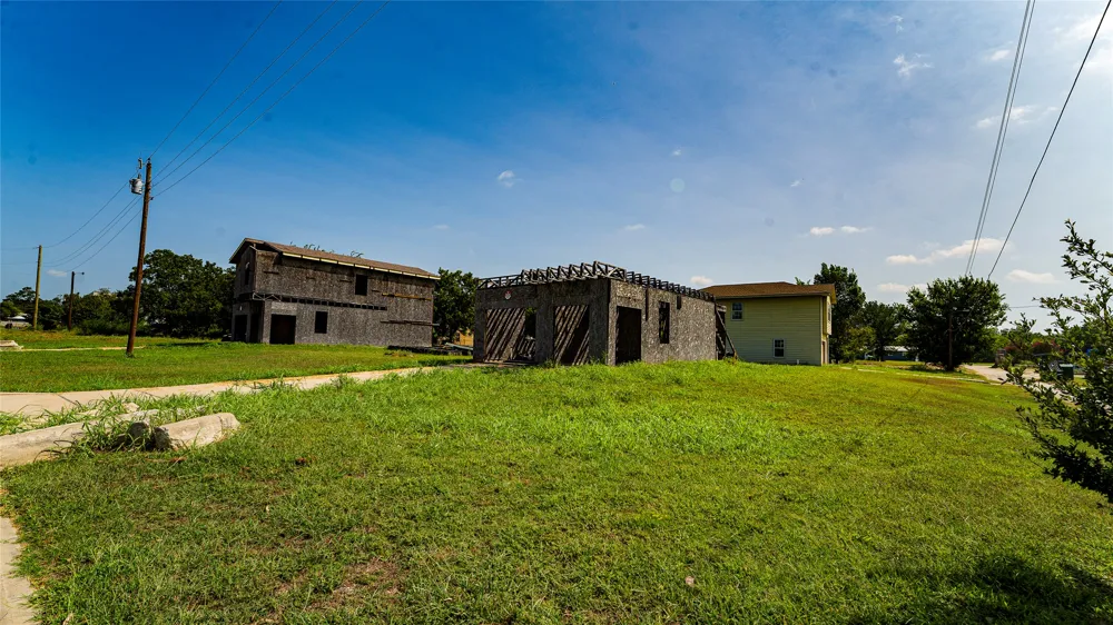 213 E 4th Street Rockdale, TX 76567
