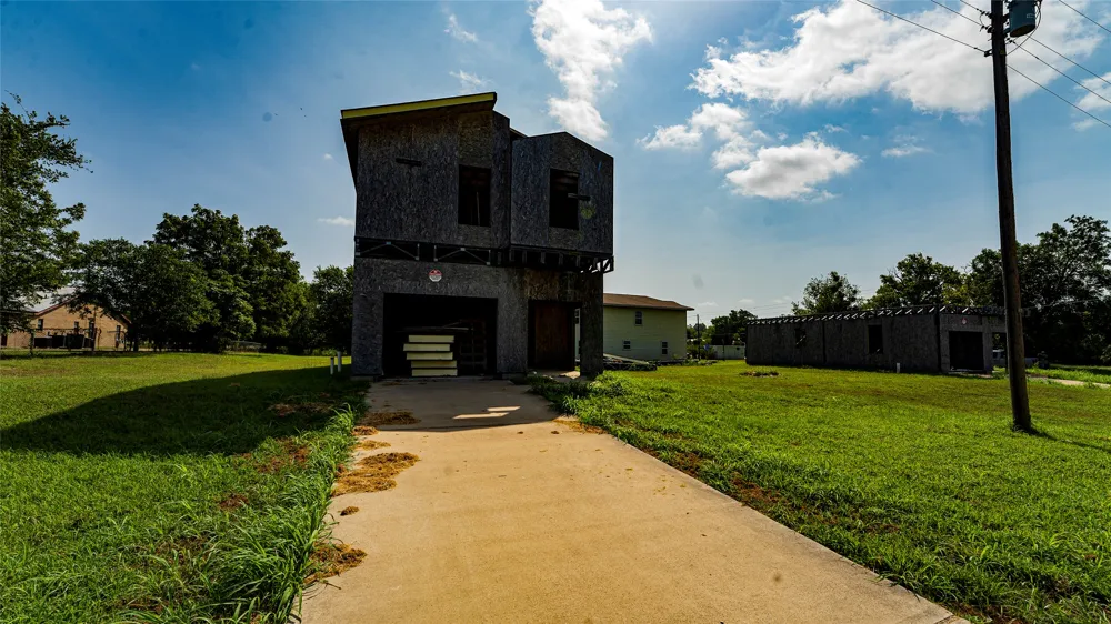 213 E 4th Street Rockdale, TX 76567