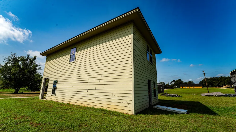 213 E 4th Street Rockdale, TX 76567