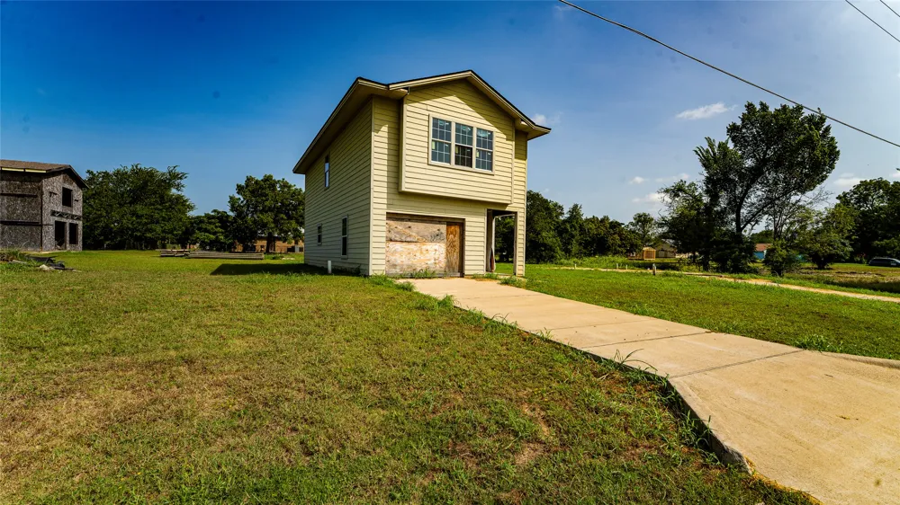 213 E 4th Street Rockdale, TX 76567