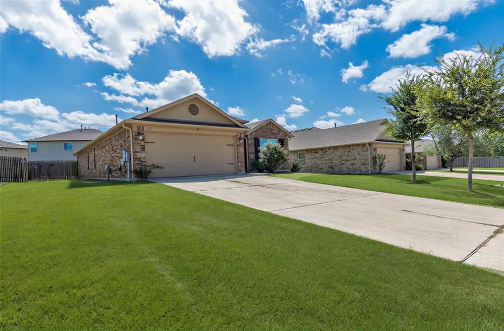 176 Dusky Thrush Drive Kyle, TX 78640