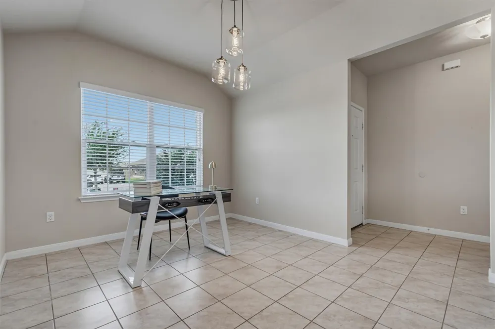 176 Dusky Thrush Drive Kyle, TX 78640