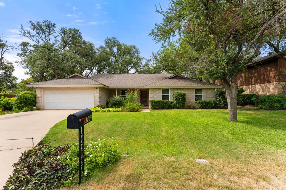 9702 Beauchamp Square Austin, TX 78729
