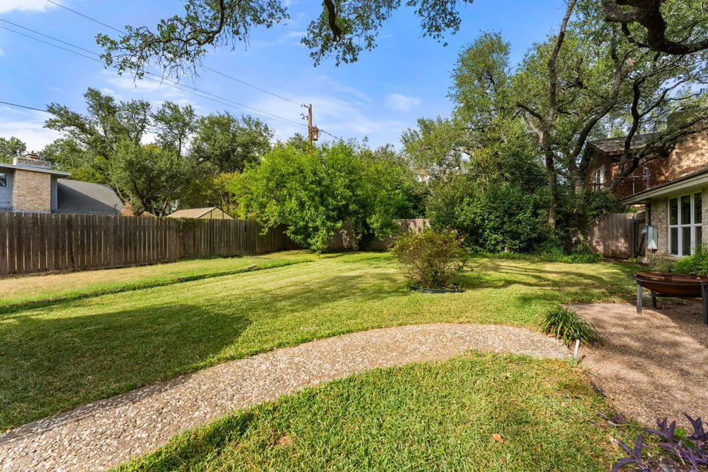 9702 Beauchamp Square Austin, TX 78729