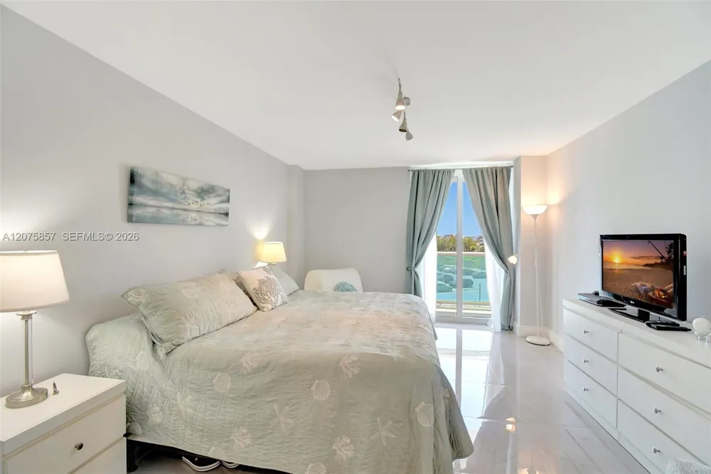 100 Bayview Dr #502 Sunny Isles Beach, FL 33160
