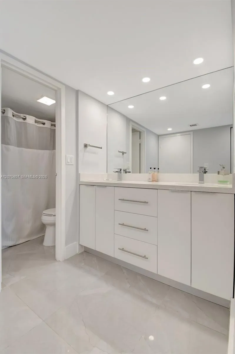 100 Bayview Dr #502 Sunny Isles Beach, FL 33160