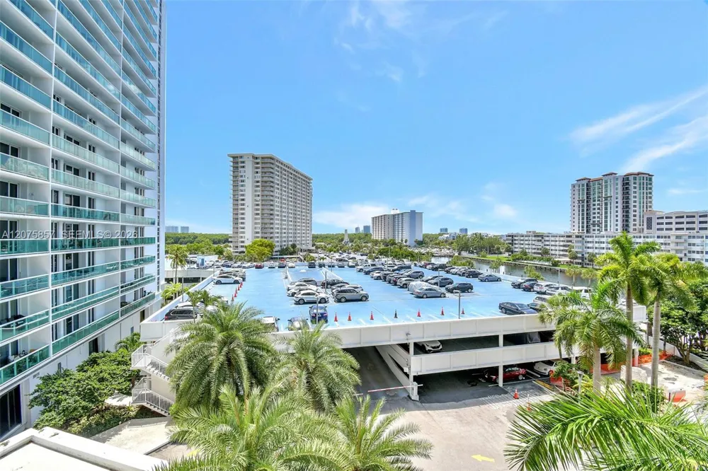 100 Bayview Dr #502 Sunny Isles Beach, FL 33160