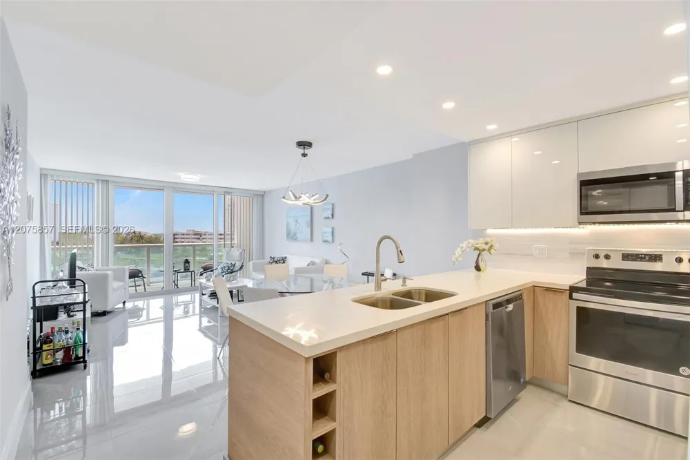 100 Bayview Dr #502 Sunny Isles Beach, FL 33160