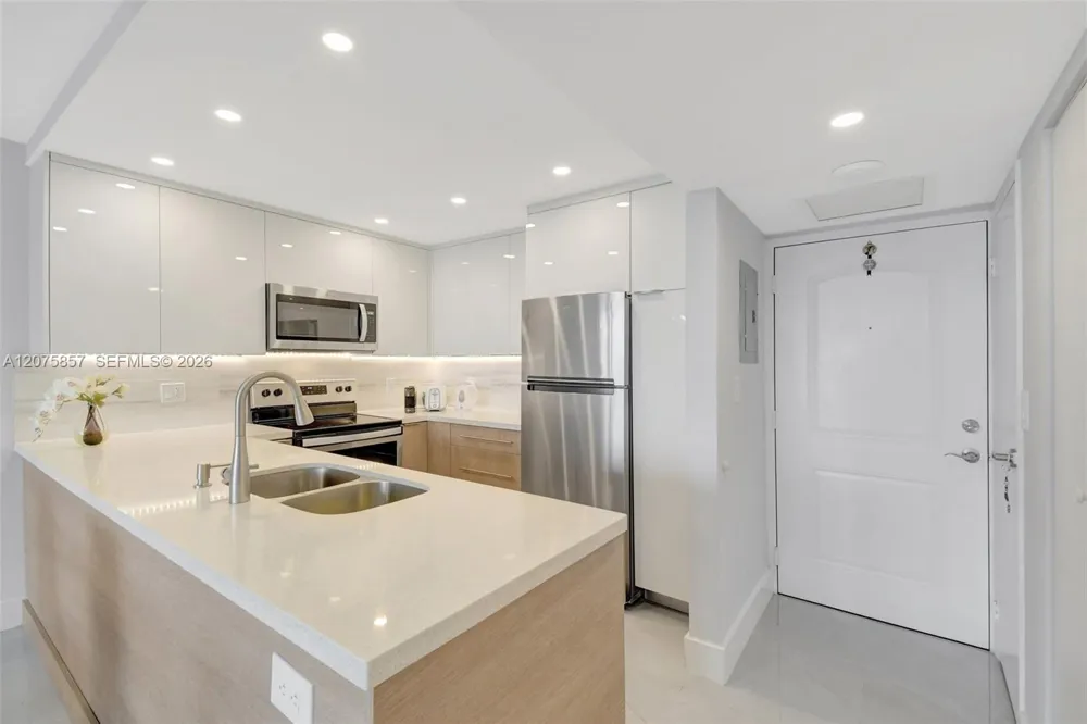 100 Bayview Dr #502 Sunny Isles Beach, FL 33160