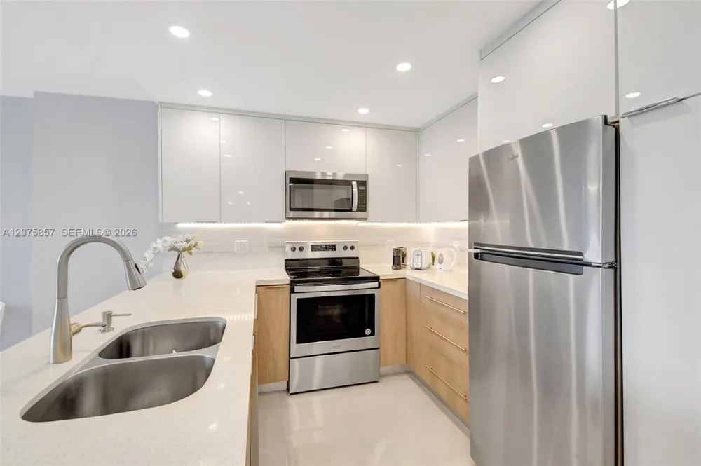 100 Bayview Dr #502 Sunny Isles Beach, FL 33160