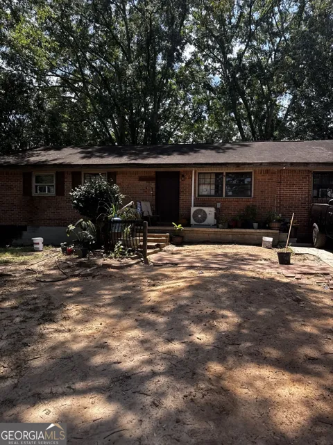 301 ESSEX DR