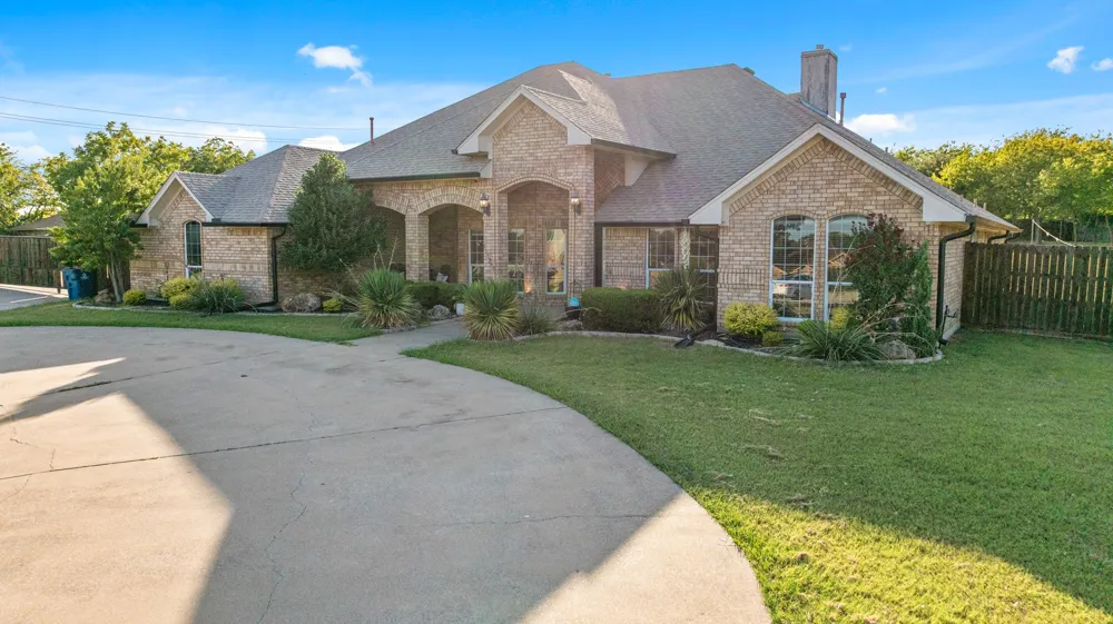 1055 The Meadows Parkway DeSoto, TX 75115