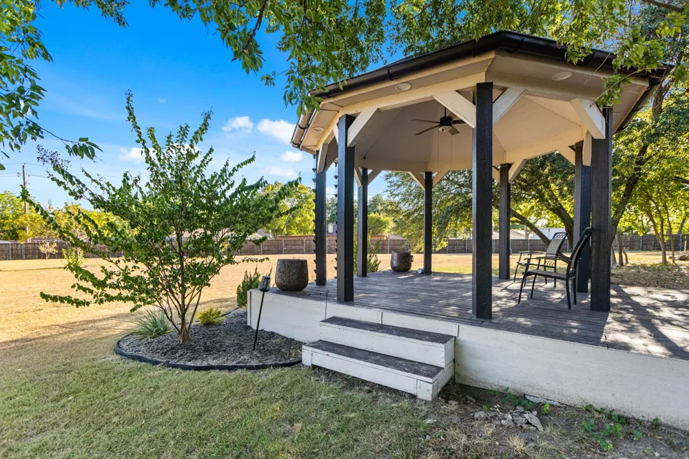 1055 The Meadows Parkway DeSoto, TX 75115