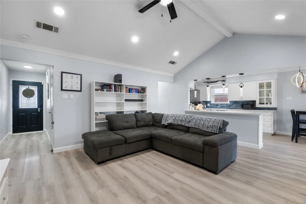 7629 Cedarhill Road Watauga, TX 76148
