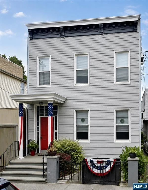 522 26th Street Union City, NJ 07087
