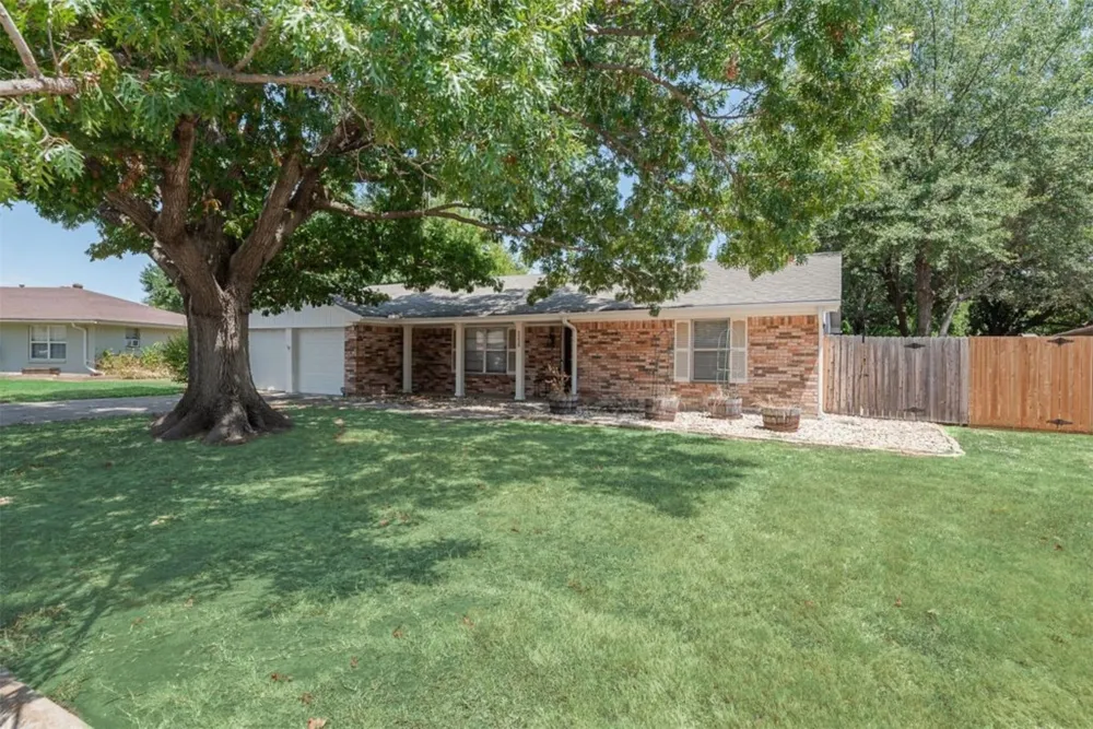 2228 Picadilly Lane Denton, TX 76209