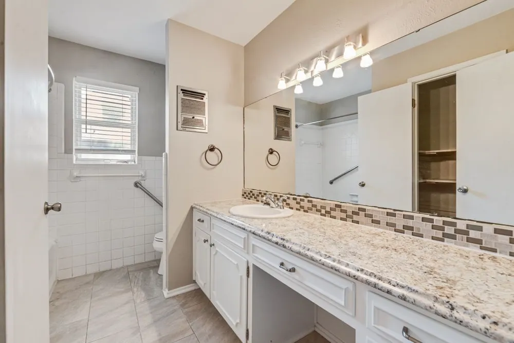 2228 Picadilly Lane Denton, TX 76209