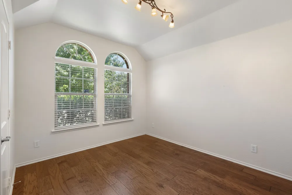 104 Holly Street Waxahachie, TX 75165