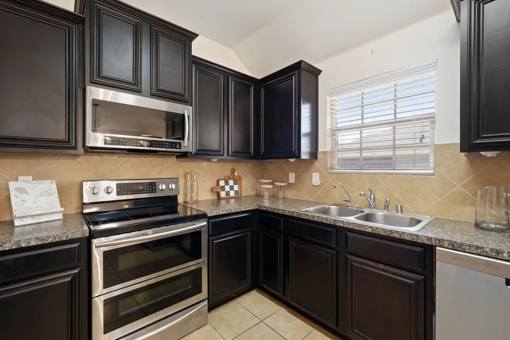 104 Holly Street Waxahachie, TX 75165