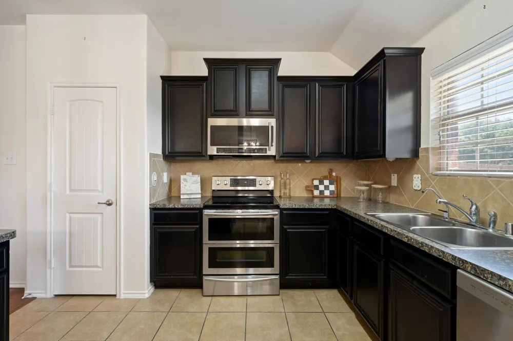 104 Holly Street Waxahachie, TX 75165