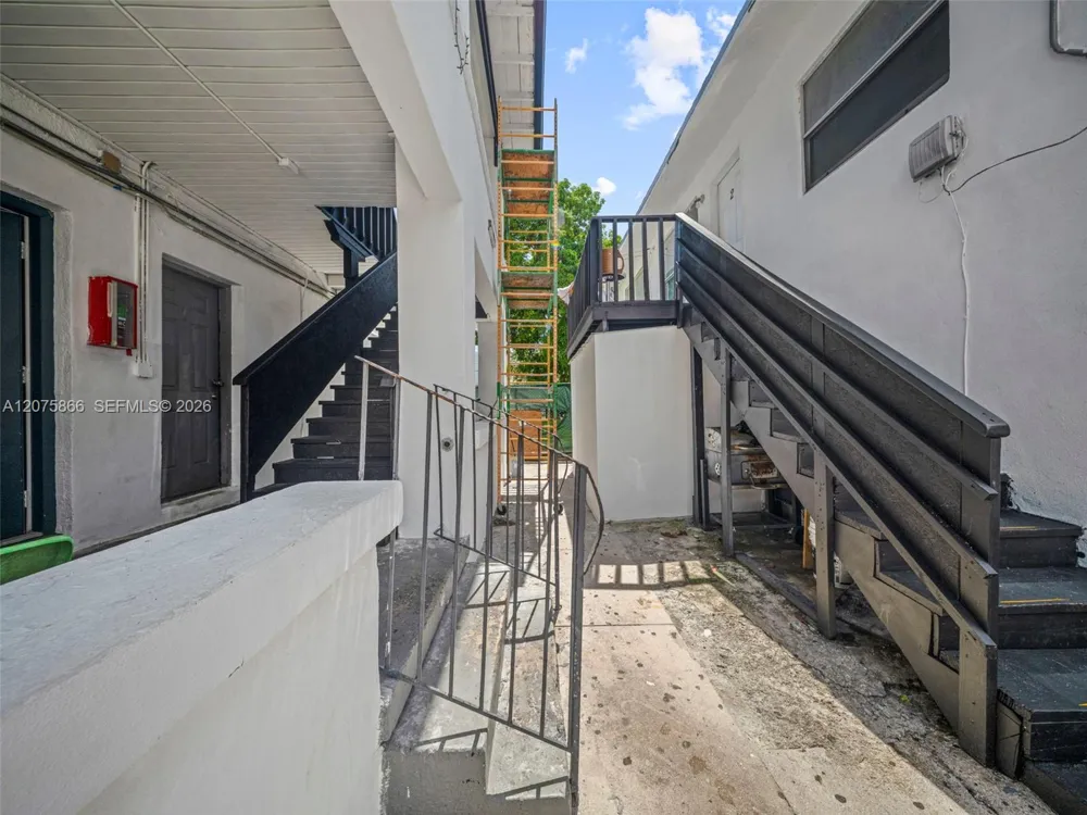 500 SW 8th Ave Miami, FL 33130
