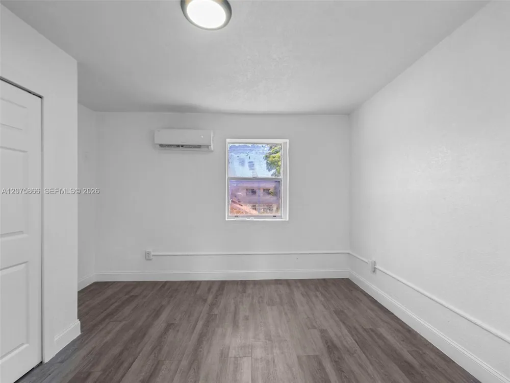 500 SW 8th Ave Miami, FL 33130