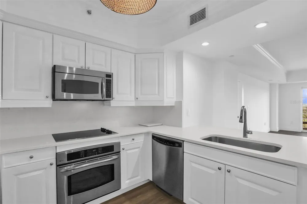 7593 GATHERING DRIVE #707 Reunion, FL 34747