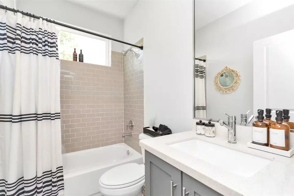 2817 Palm Street Houston, TX 77004