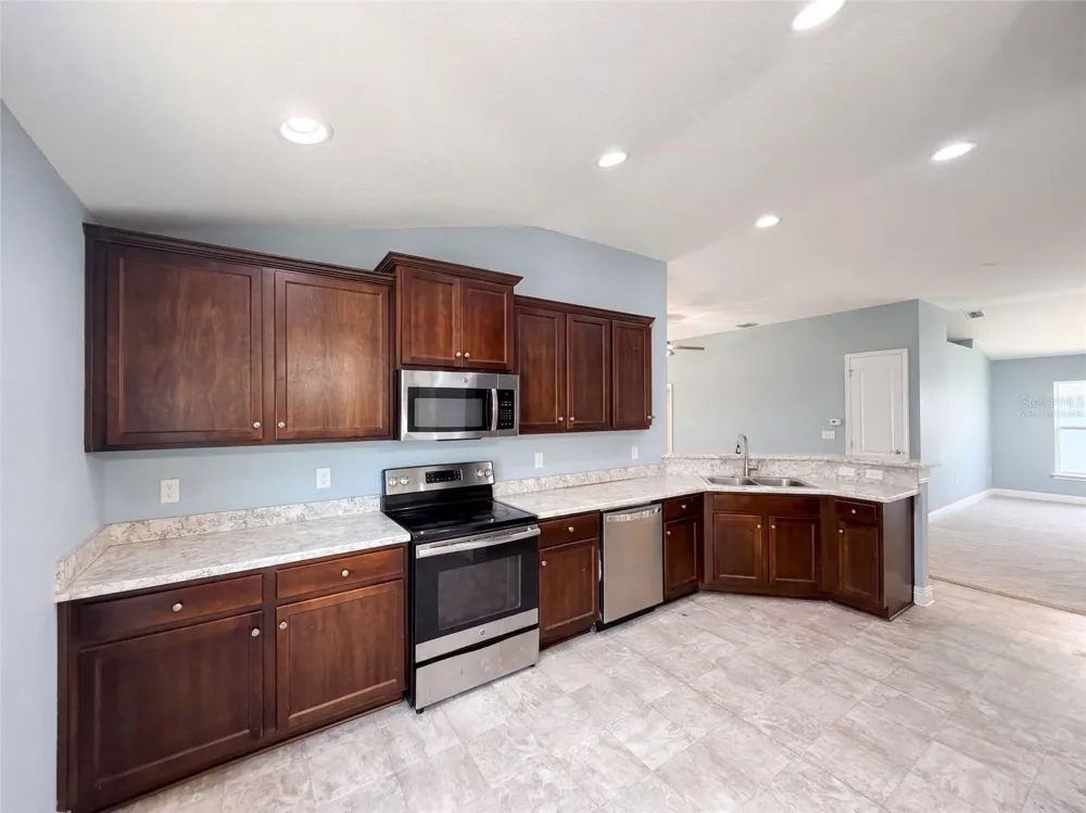 1229 LONGVILLE CIRCLE Tavares, FL 32778