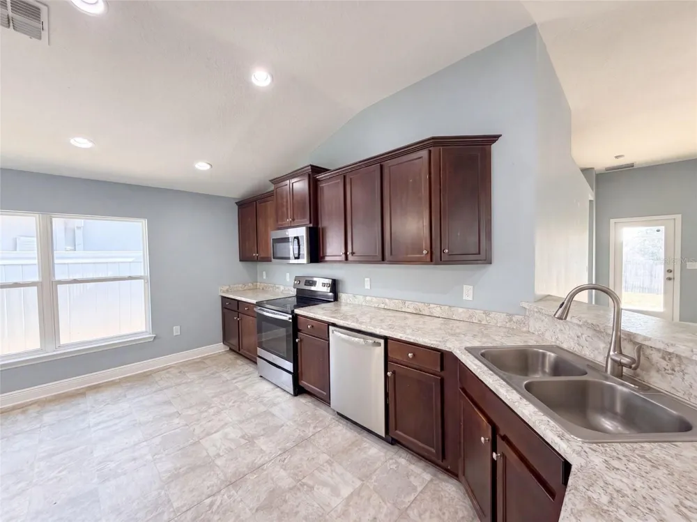 1229 LONGVILLE CIRCLE Tavares, FL 32778