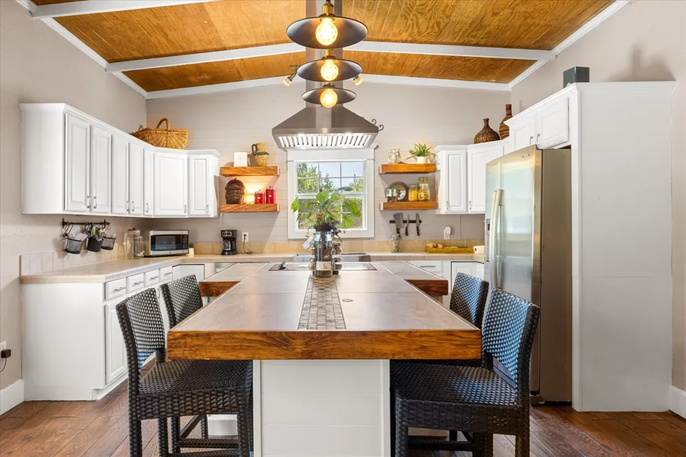 1393 Shady Oaks Circle Glen Rose, TX 76043