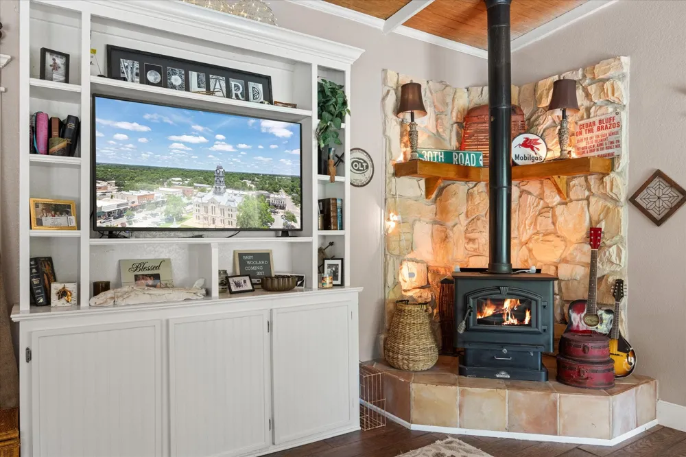 1393 Shady Oaks Circle Glen Rose, TX 76043