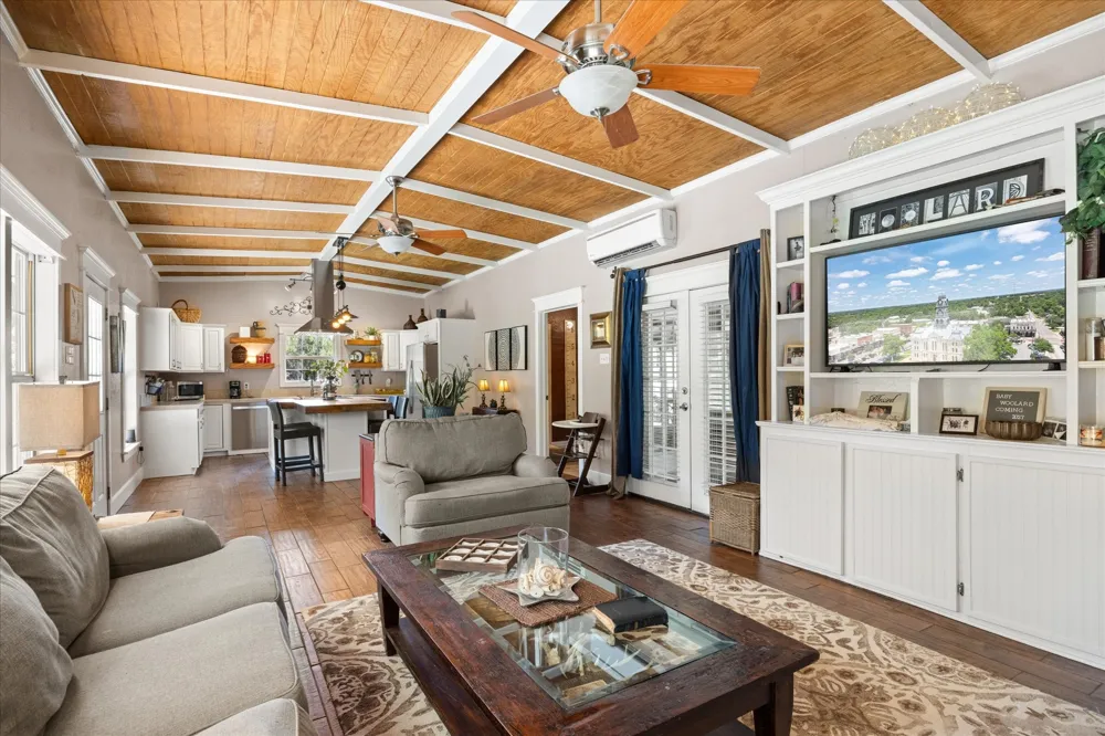 1393 Shady Oaks Circle Glen Rose, TX 76043