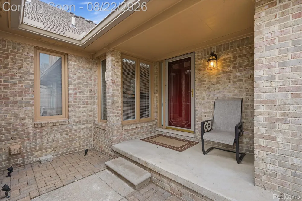 5828 Dawn Ridge Drive Troy City, MI 48098