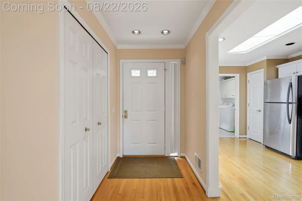 5828 Dawn Ridge Drive Troy City, MI 48098